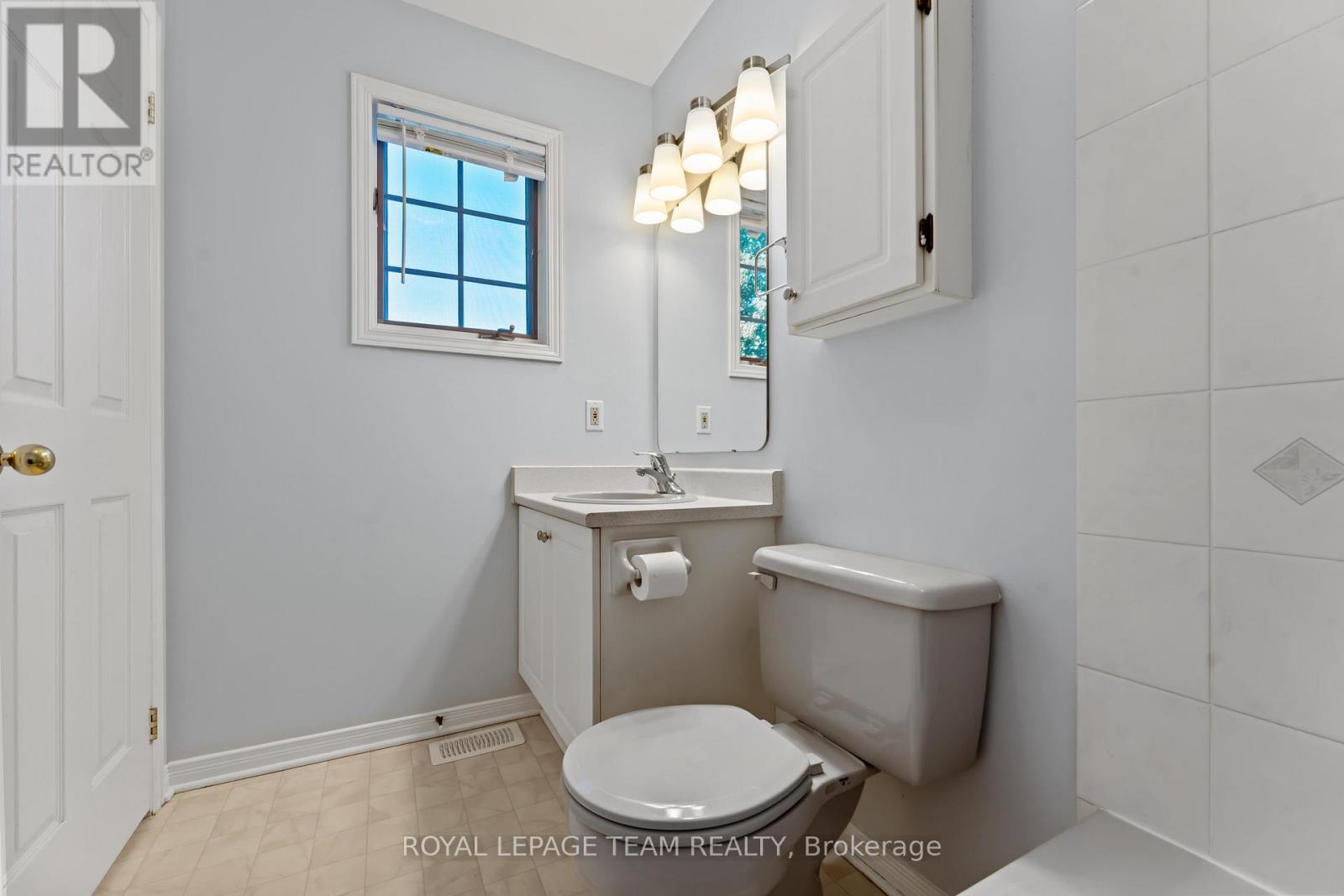 18 Ravenscroft Court, Ottawa, Ontario  K2S 1R3 - Photo 43 - X12472460