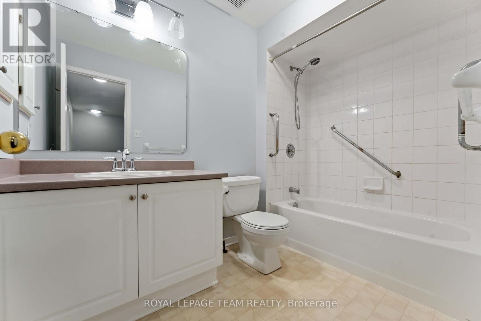 18 Ravenscroft Court, Ottawa, Ontario  K2S 1R3 - Photo 45 - X12472460