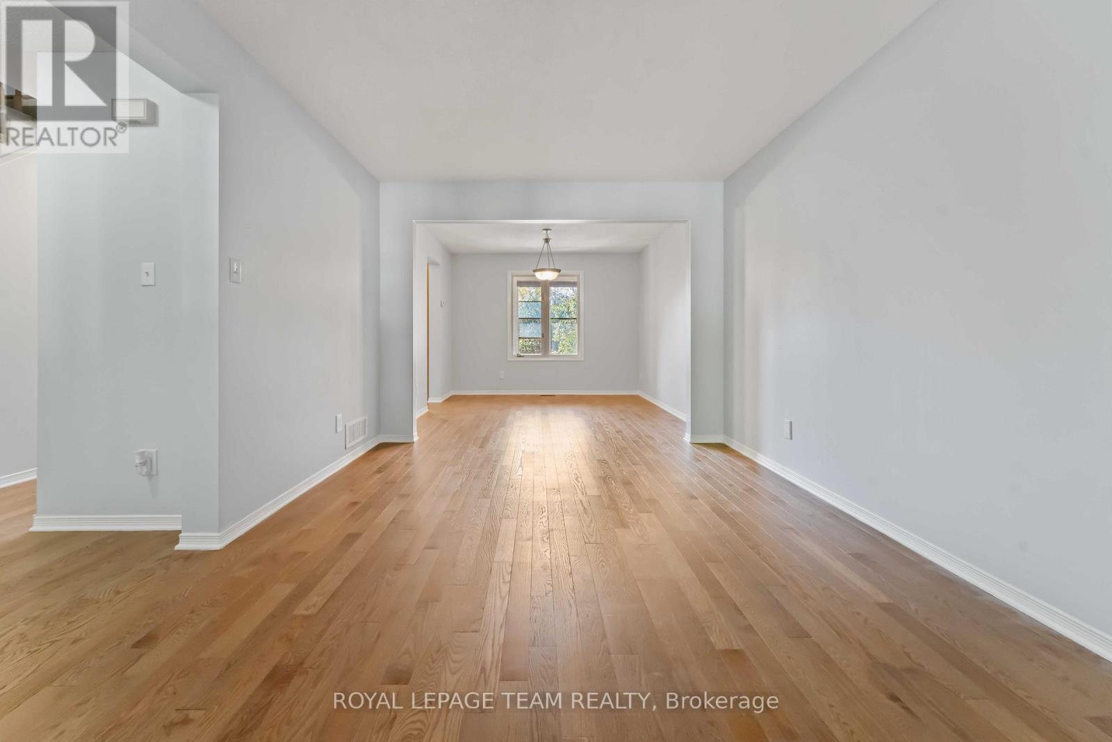 18 Ravenscroft Court, Ottawa, Ontario  K2S 1R3 - Photo 9 - X12472460