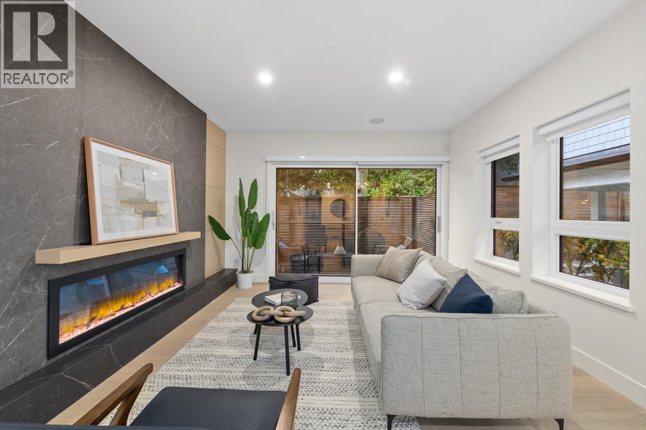 2430 W 49th Avenue, Vancouver, British Columbia  V6M 2V3 - Photo 3 - R3076271