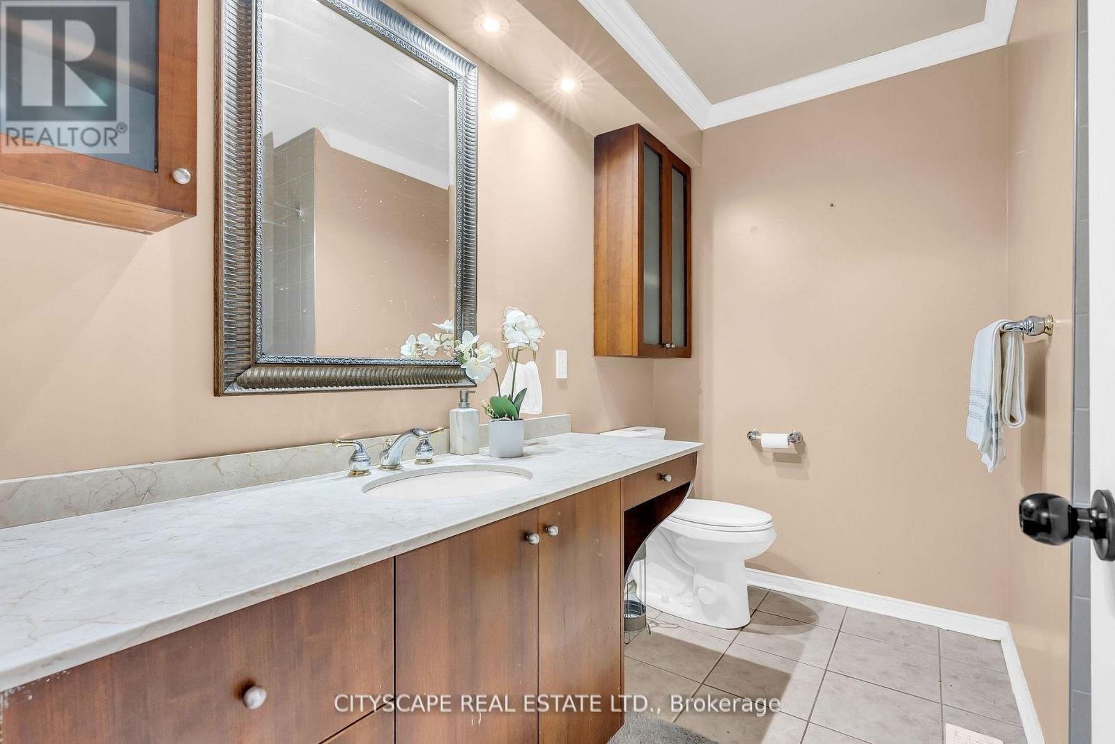 1048 Zimmerman Crescent, Milton, Ontario  L9T 5S8 - Photo 5 - W12664642