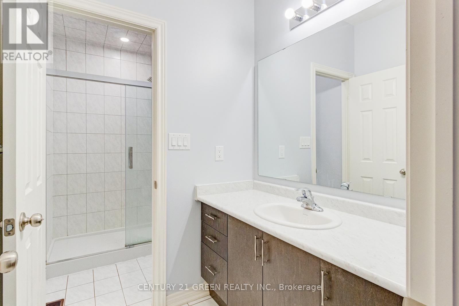 (Upper) - 300 Skinner Road, Hamilton, Ontario  L8B 1X2 - Photo 36 - X12664640