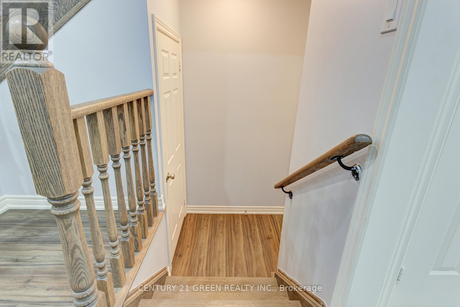 (Upper) - 300 Skinner Road, Hamilton, Ontario  L8B 1X2 - Photo 40 - X12664640