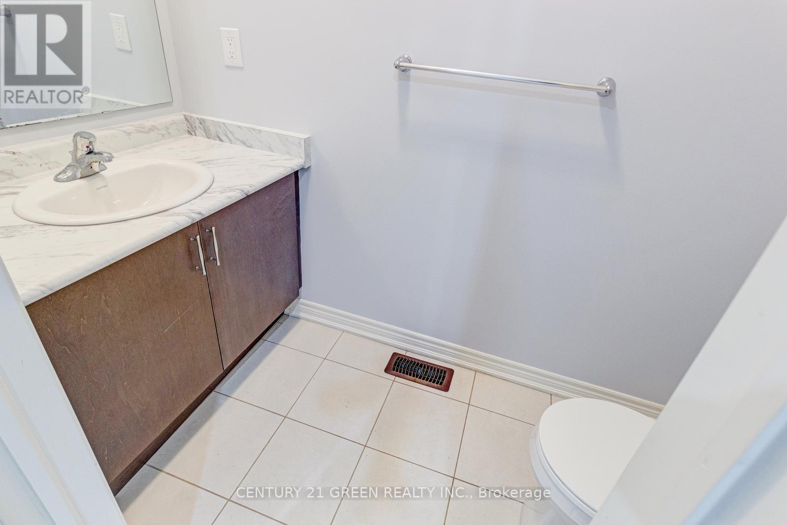 (Upper) - 300 Skinner Road, Hamilton, Ontario  L8B 1X2 - Photo 7 - X12664640