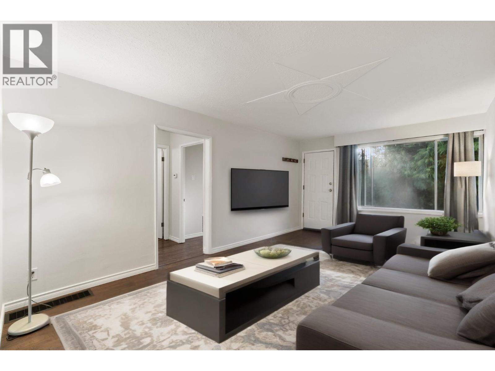 2611 Parker Street, Vancouver, British Columbia V5K 2T5 - Photo 3 - R3076191