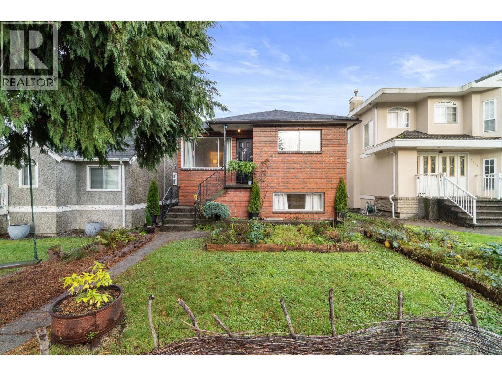 2611 PARKER STREET, Vancouver, British Columbia