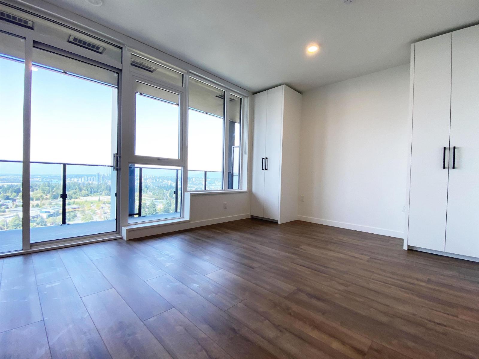 3211 10448 University Drive, Surrey, British Columbia  V3T 0S7 - Photo 1 - R3076287