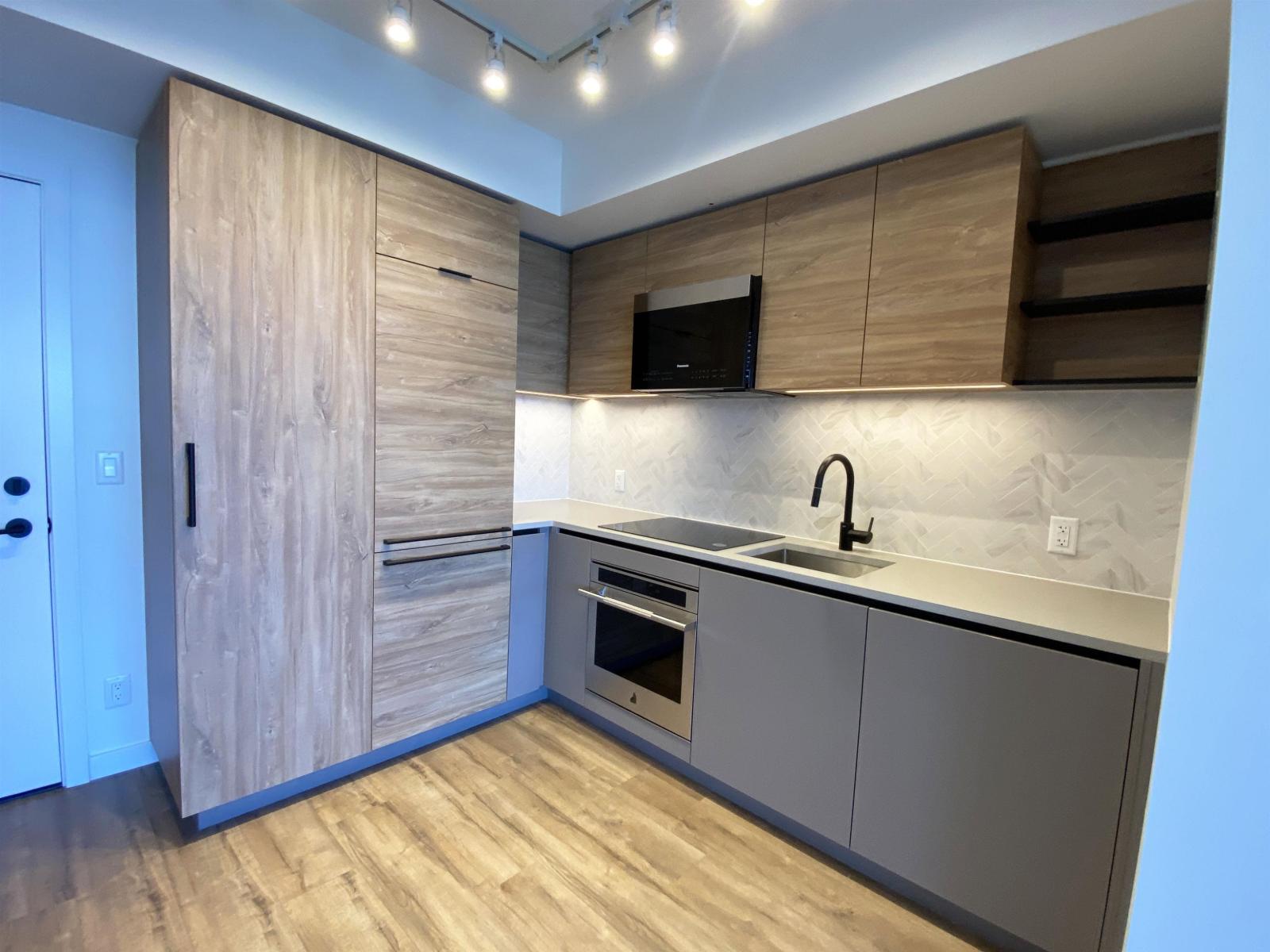 3211 10448 University Drive, Surrey, British Columbia  V3T 0S7 - Photo 2 - R3076287