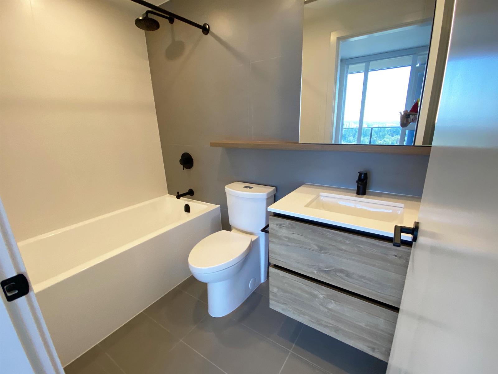 3211 10448 University Drive, Surrey, British Columbia  V3T 0S7 - Photo 3 - R3076287