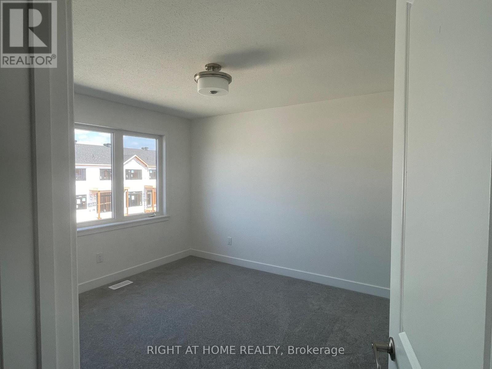 54 Arinto Place, Ottawa, Ontario  K2S 2R7 - Photo 9 - X12664654