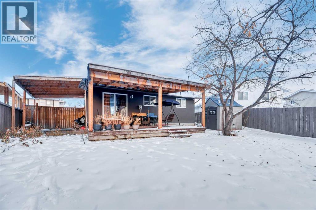 19 Castlepark Way Ne, Calgary, Alberta  T3J 1R7 - Photo 4 - A2273385