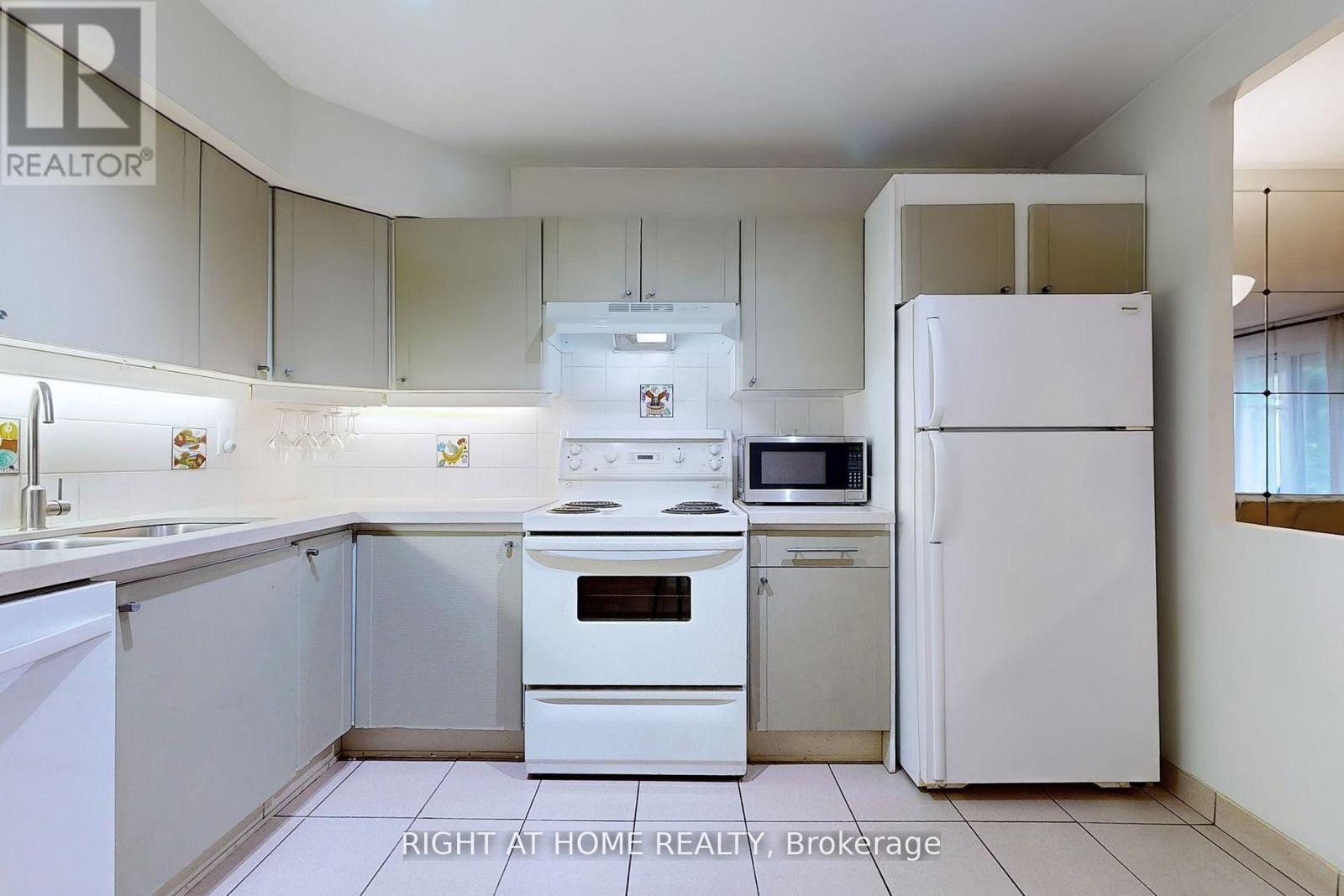 22 - 25 Pebble Byway, Toronto, Ontario  M2H 3J6 - Photo 4 - C12664670