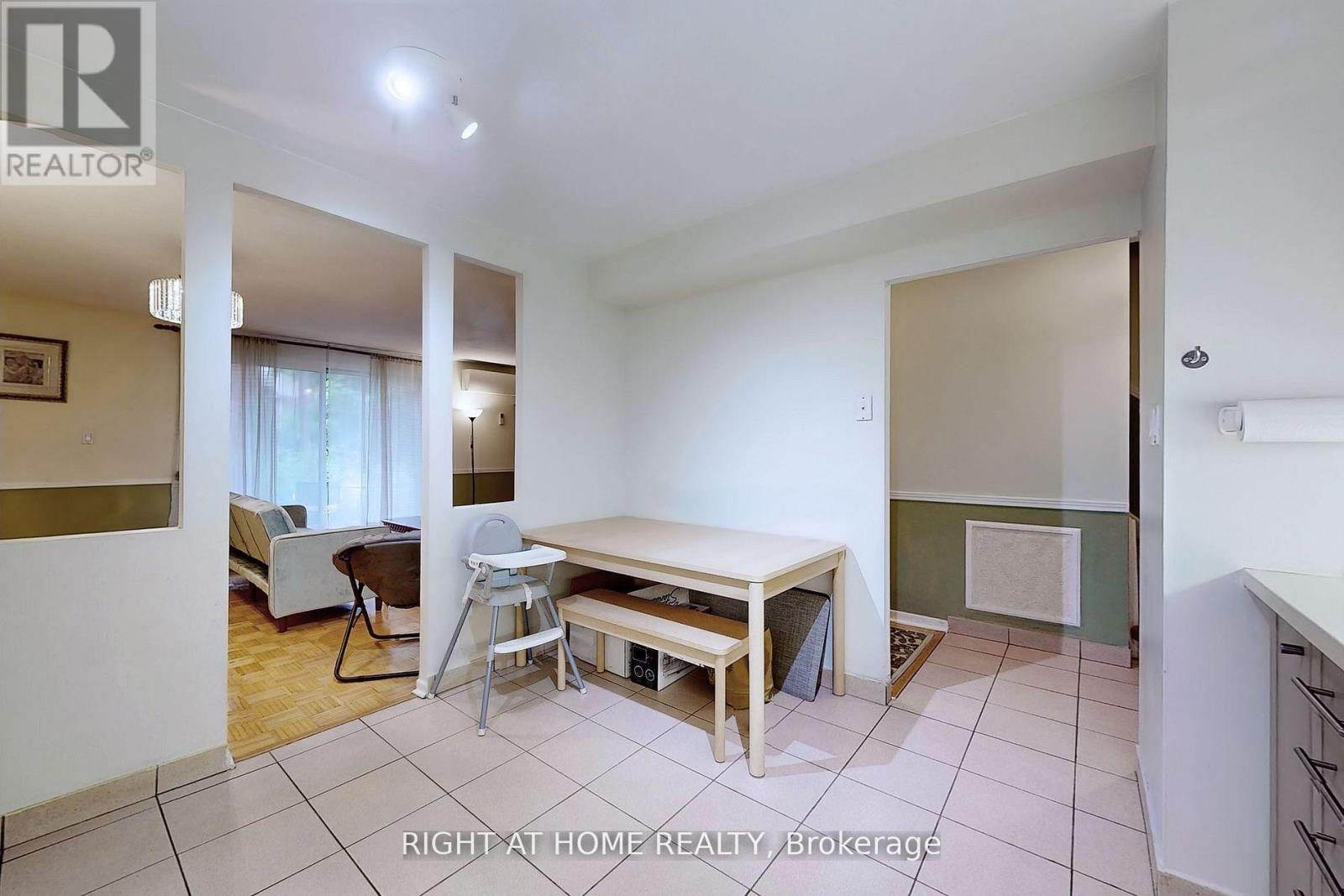 22 - 25 Pebble Byway, Toronto, Ontario  M2H 3J6 - Photo 8 - C12664670