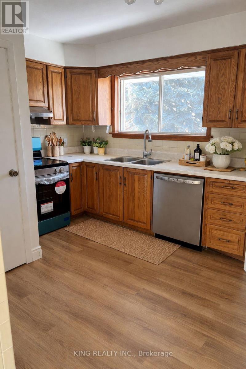 215 Sloane Avenue, Toronto, Ontario  M4A 2C5 - Photo 6 - C12664708