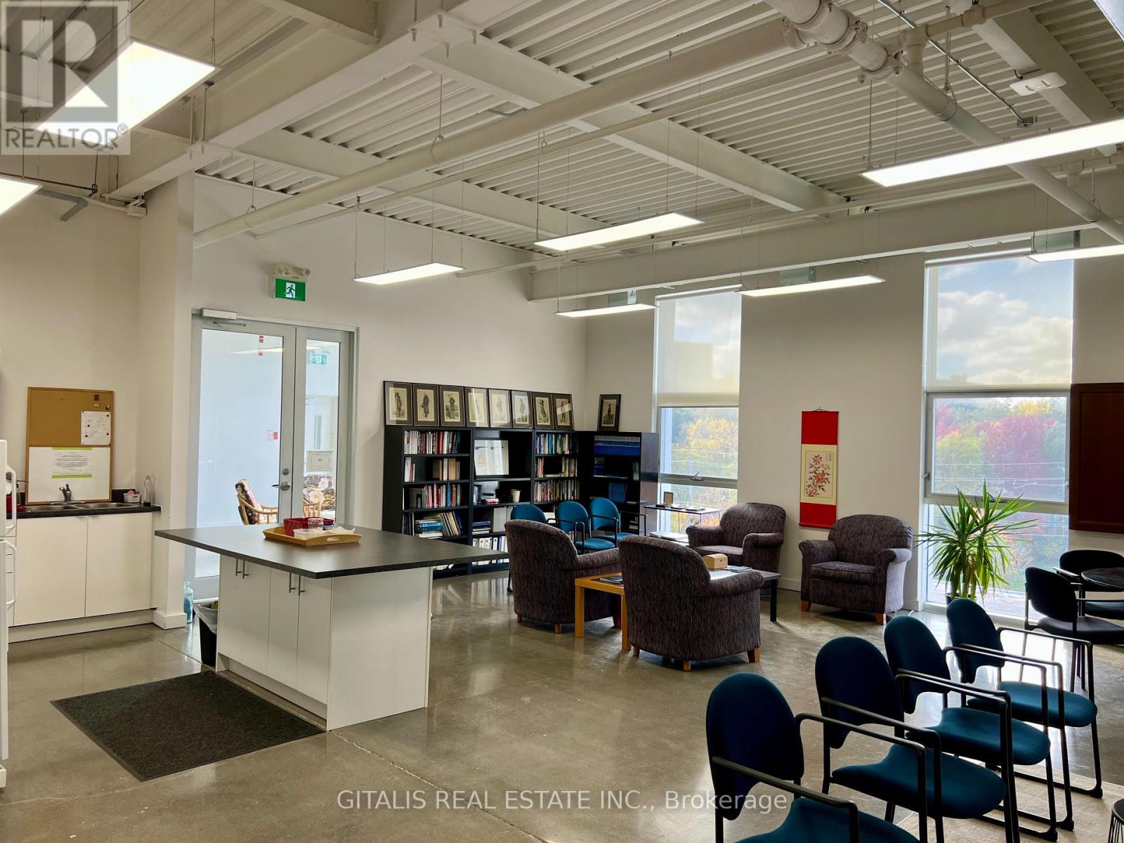 405 - 501 Alliance Avenue, Toronto, Ontario M6N 2J1 - Photo 2 - W12664678