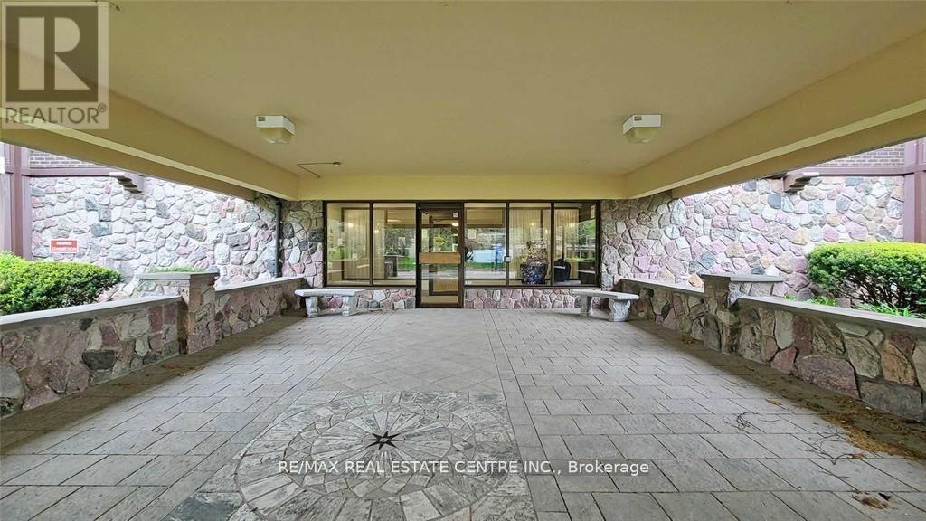 1509 - 966 Inverhouse Drive, Mississauga, Ontario  L5J 4B6 - Photo 5 - W12664688