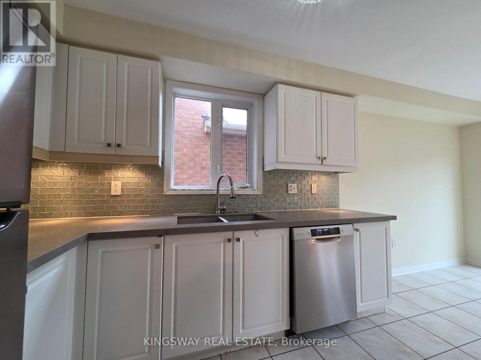 4859 Marble Arch Mews, Mississauga, Ontario  L5M 7R1 - Photo 11 - W12664706