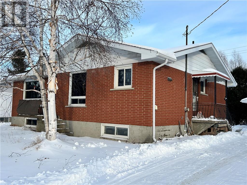 1610 Henry Court, Val Caron, Ontario  P3N 1H6 - Photo 2 - 2125999