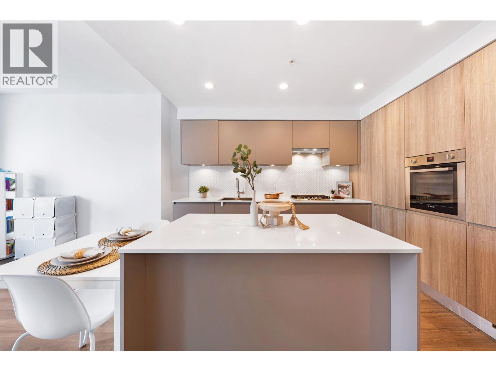 1811 3833 Evergreen Place, Burnaby, British Columbia  V3J 0M2 - Photo 2 - R3066566