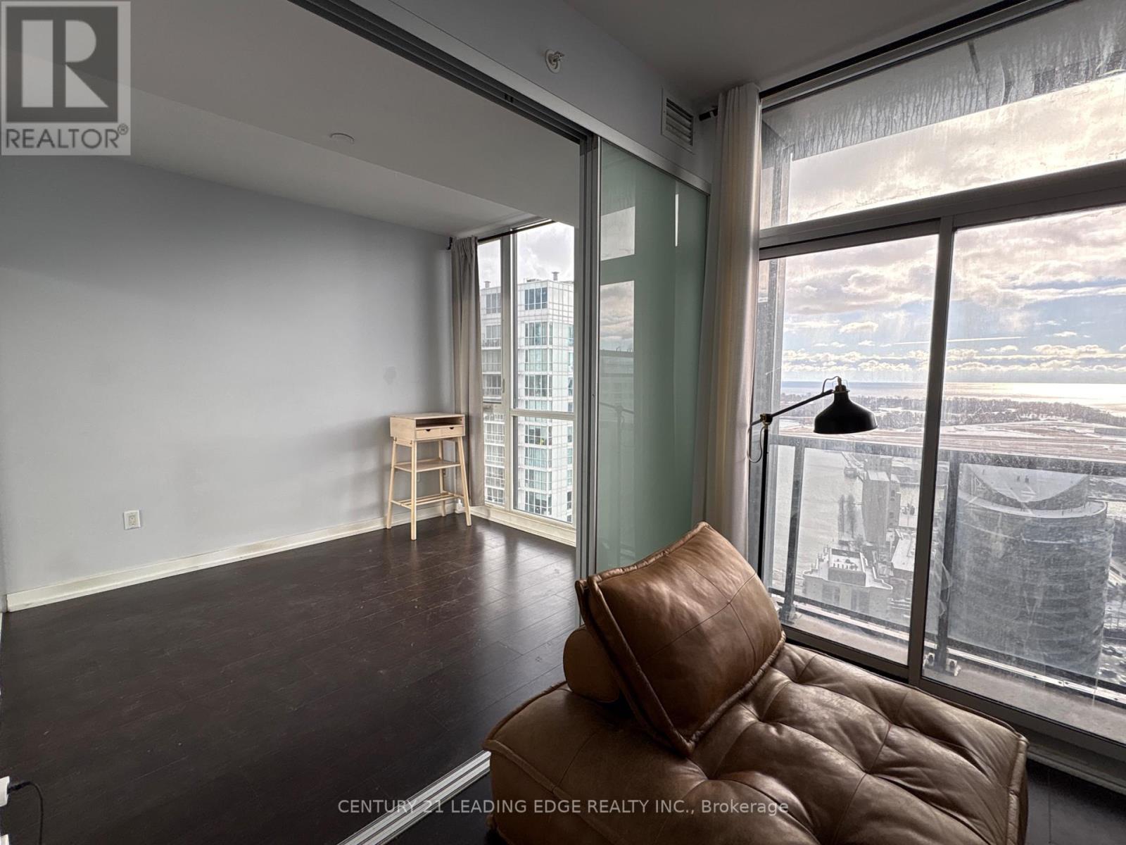 4505 - 85 Queens Wharf Road, Toronto, Ontario  M5V 0J9 - Photo 8 - C12662932