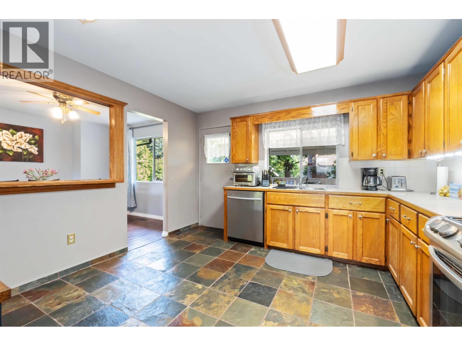 21064 Barker Avenue, Maple Ridge, British Columbia  V2X 8R6 - Photo 15 - R3076275