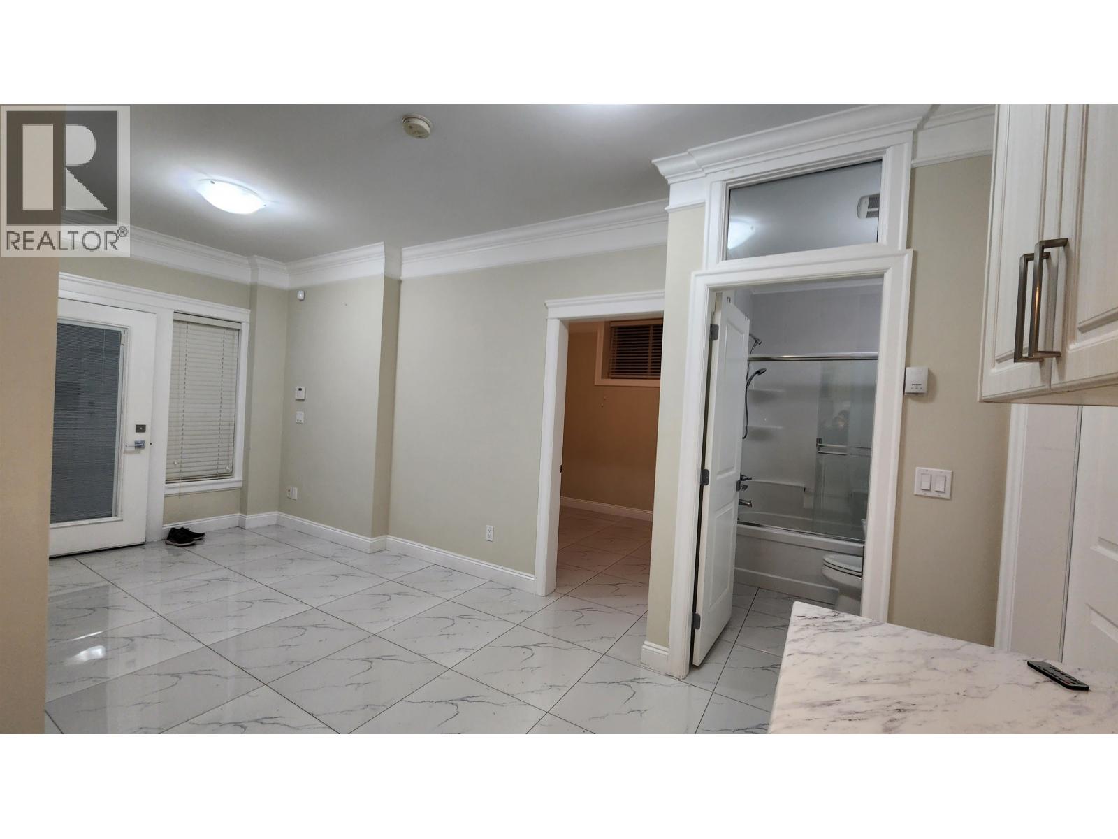 6008 Mckee Street, Burnaby, British Columbia  V5J 2V5 - Photo 3 - R3076286