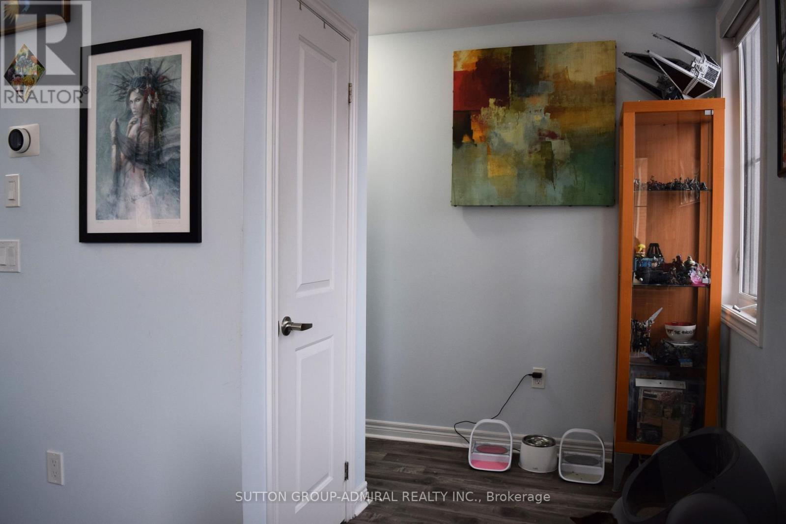 213 - 370 Hopewell Avenue, Toronto, Ontario M6E 2S2 - Photo 8 - W12661954