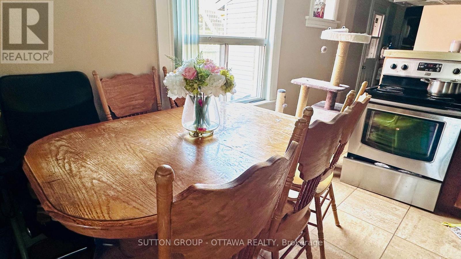 139 Eccles Street, Ottawa, Ontario  K1R 6S7 - Photo 5 - X12355588