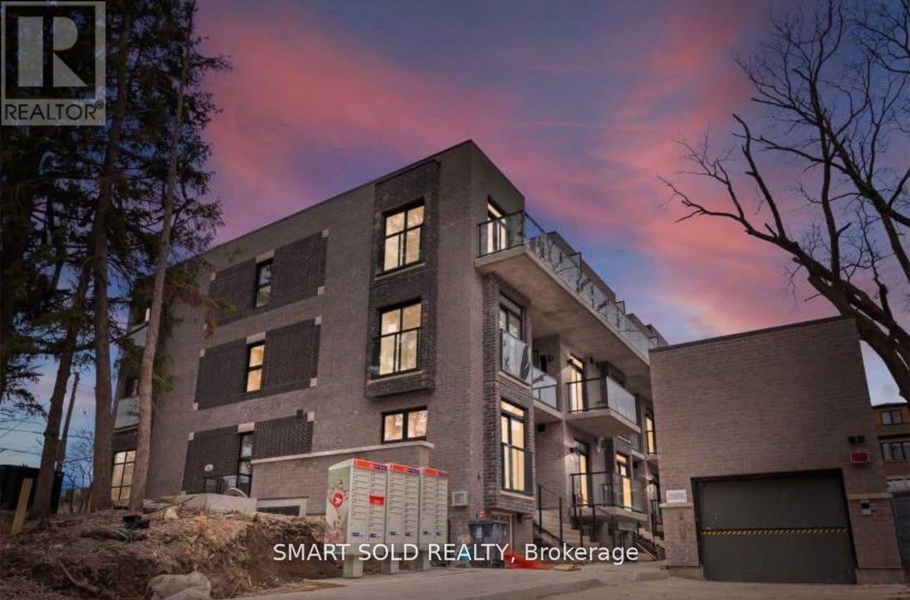 24 - 51 WINLOCK PARK, Toronto, Ontario