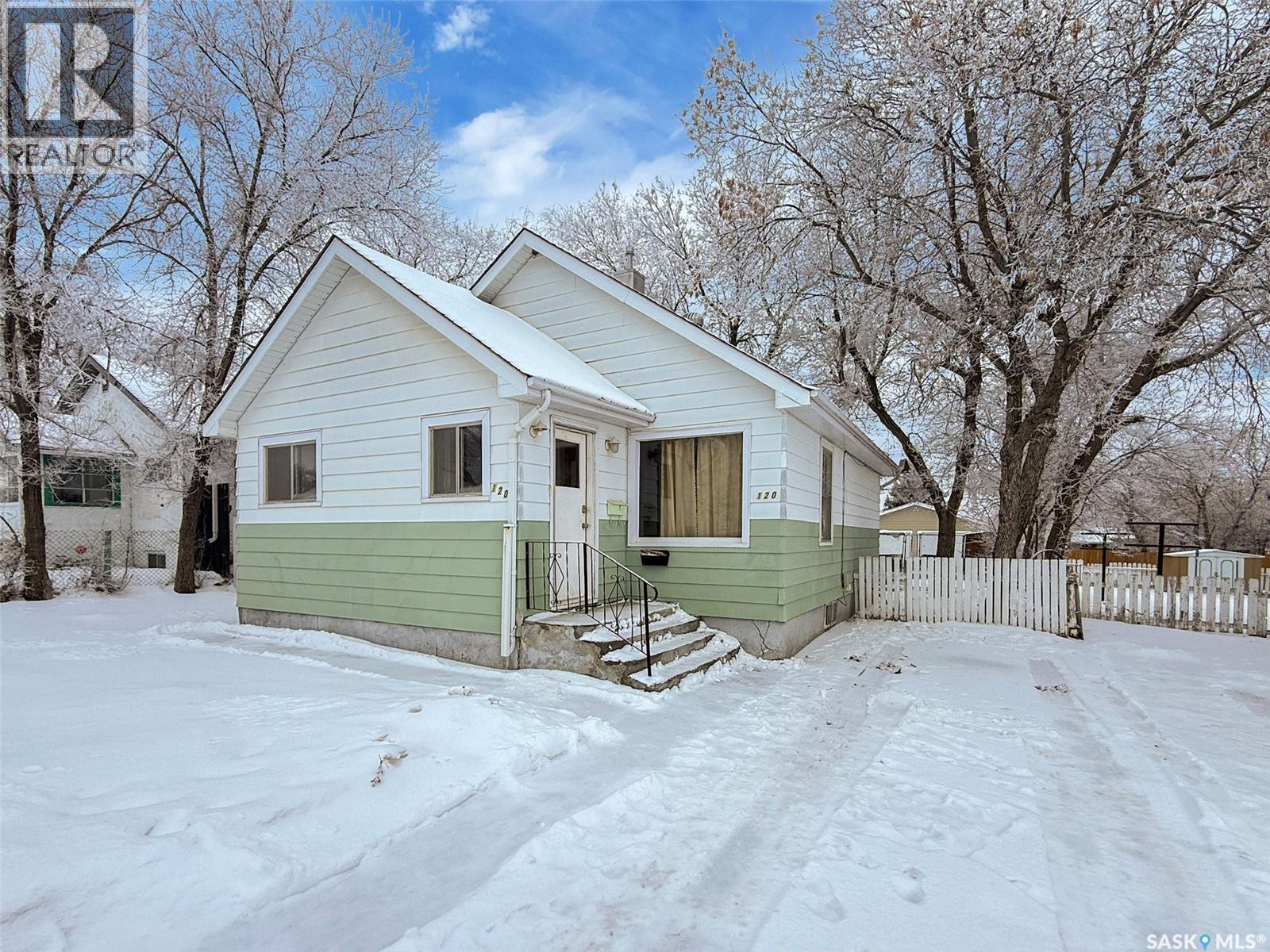 120 Central Avenue S, Swift Current, Saskatchewan  S9H 3E8 - Photo 1 - SK026213