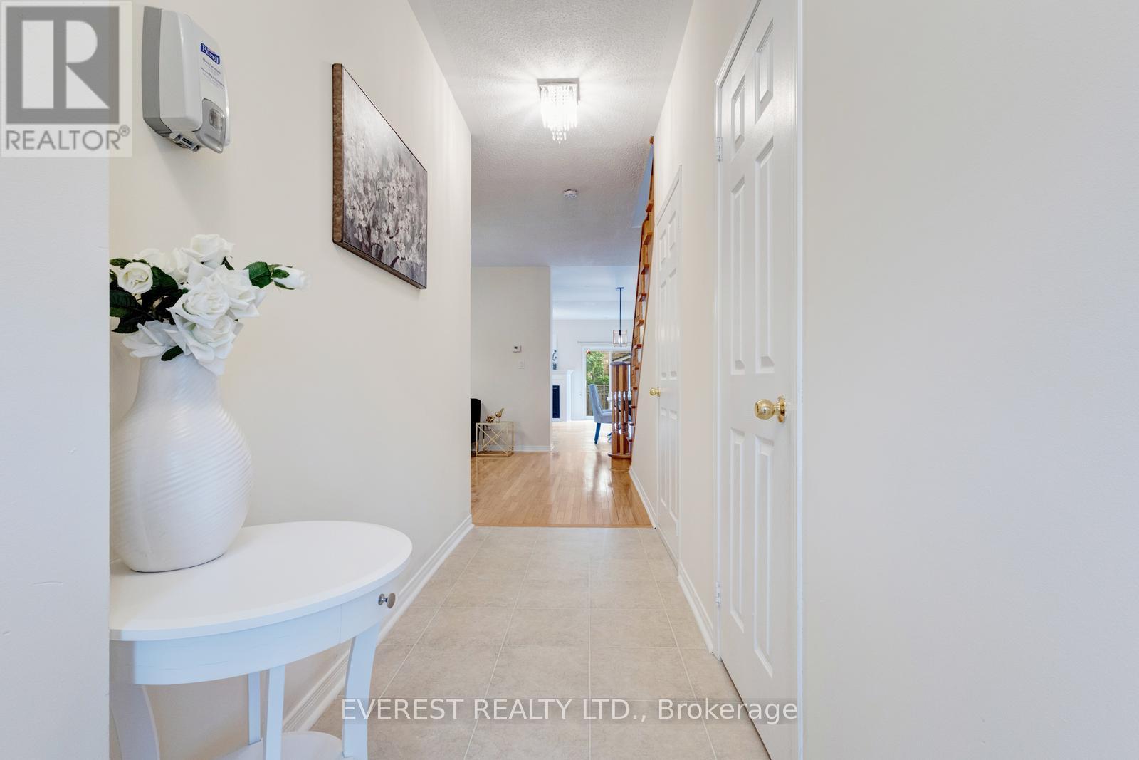 5172 Nestling Grove, Mississauga, Ontario  L5M 0L2 - Photo 4 - W12664766