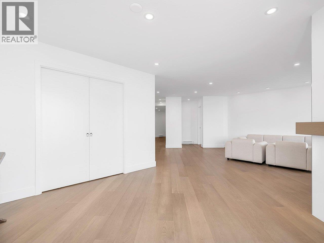 203 2190 Argyle Avenue, West Vancouver, British Columbia  V7V 1A4 - Photo 12 - R3075511