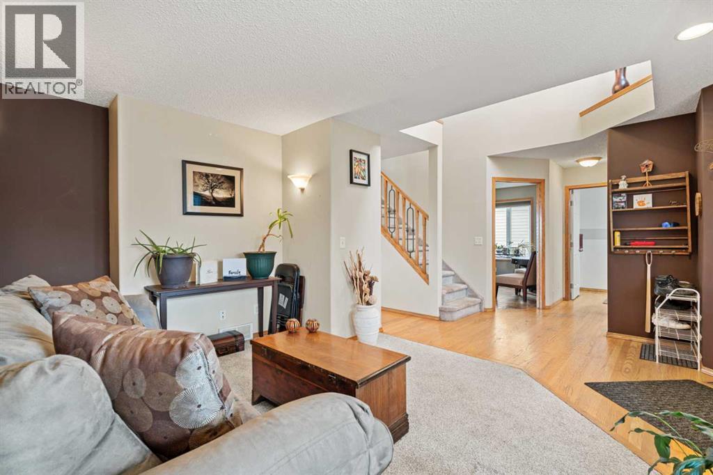 51 Westfall Crescent, Okotoks, Alberta  T1S 1V5 - Photo 7 - A2271196