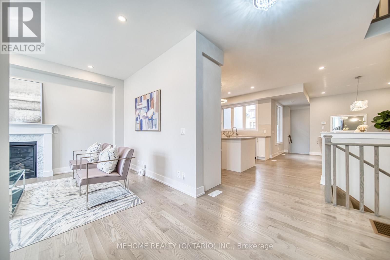 4 Pevensey Lane N, Markham, Ontario  L6C 1N6 - Photo 10 - N12664808