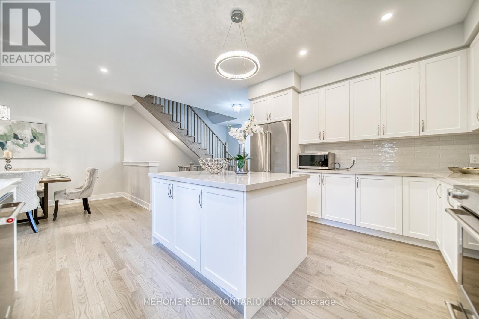 4 Pevensey Lane N, Markham, Ontario  L6C 1N6 - Photo 11 - N12664808