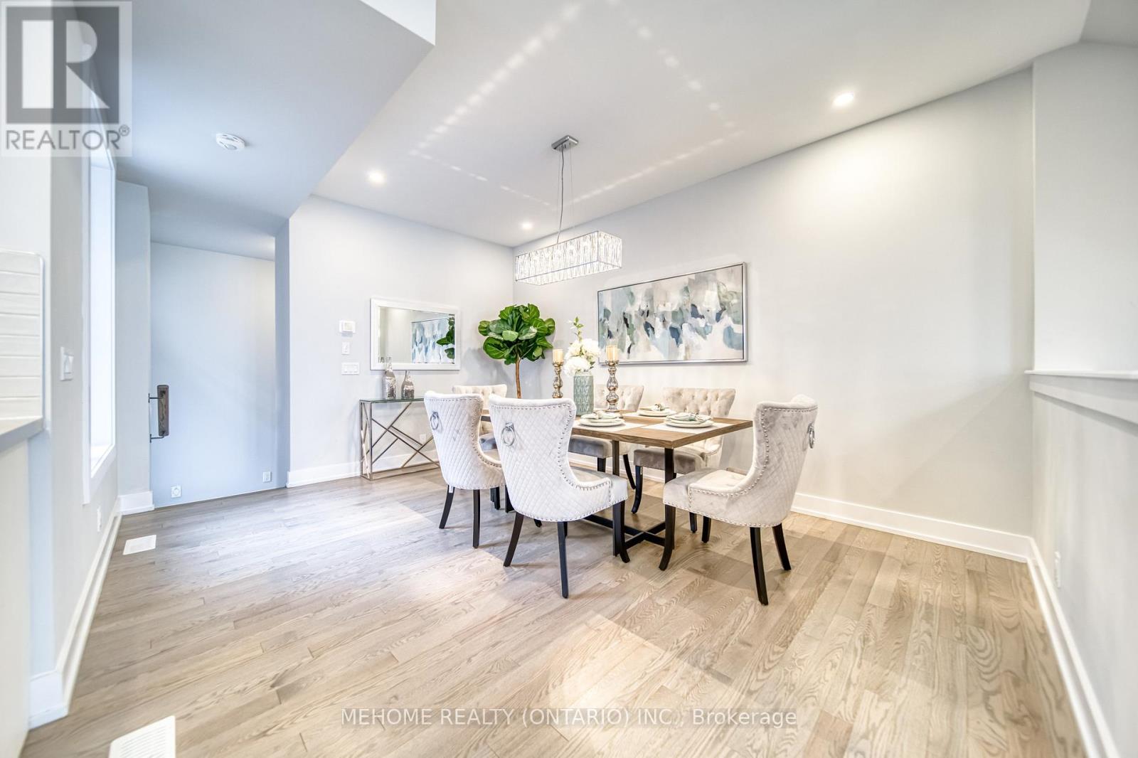 4 Pevensey Lane N, Markham, Ontario  L6C 1N6 - Photo 14 - N12664808