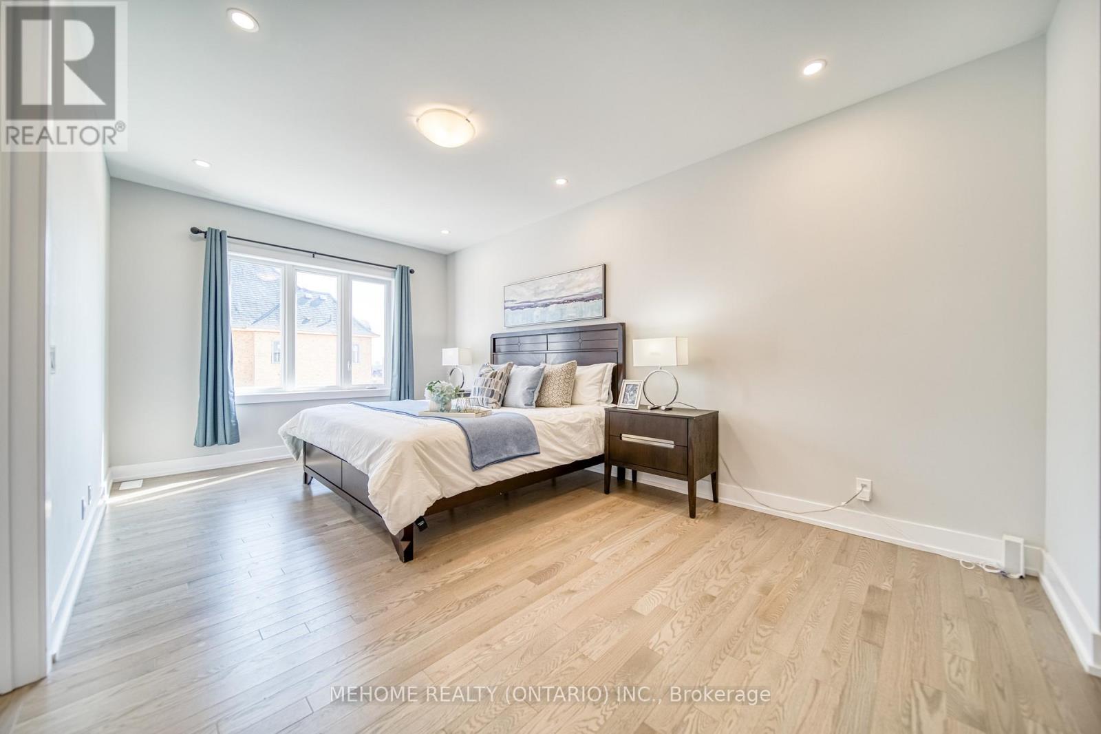 4 Pevensey Lane N, Markham, Ontario  L6C 1N6 - Photo 17 - N12664808