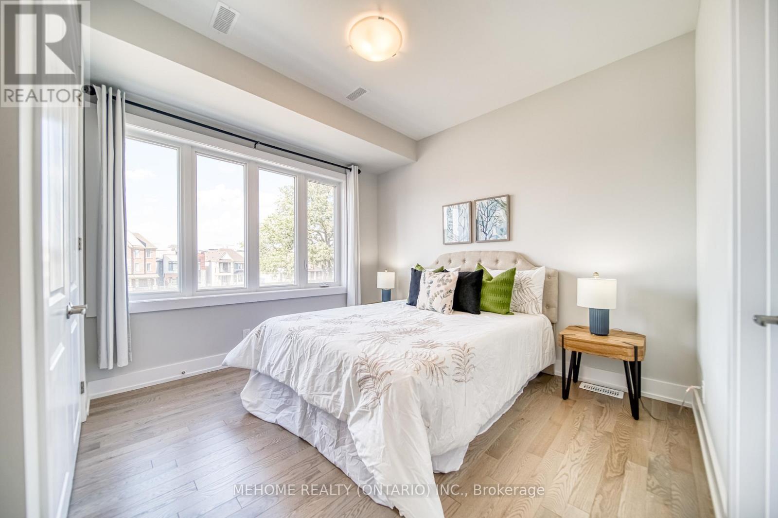 4 Pevensey Lane N, Markham, Ontario  L6C 1N6 - Photo 24 - N12664808