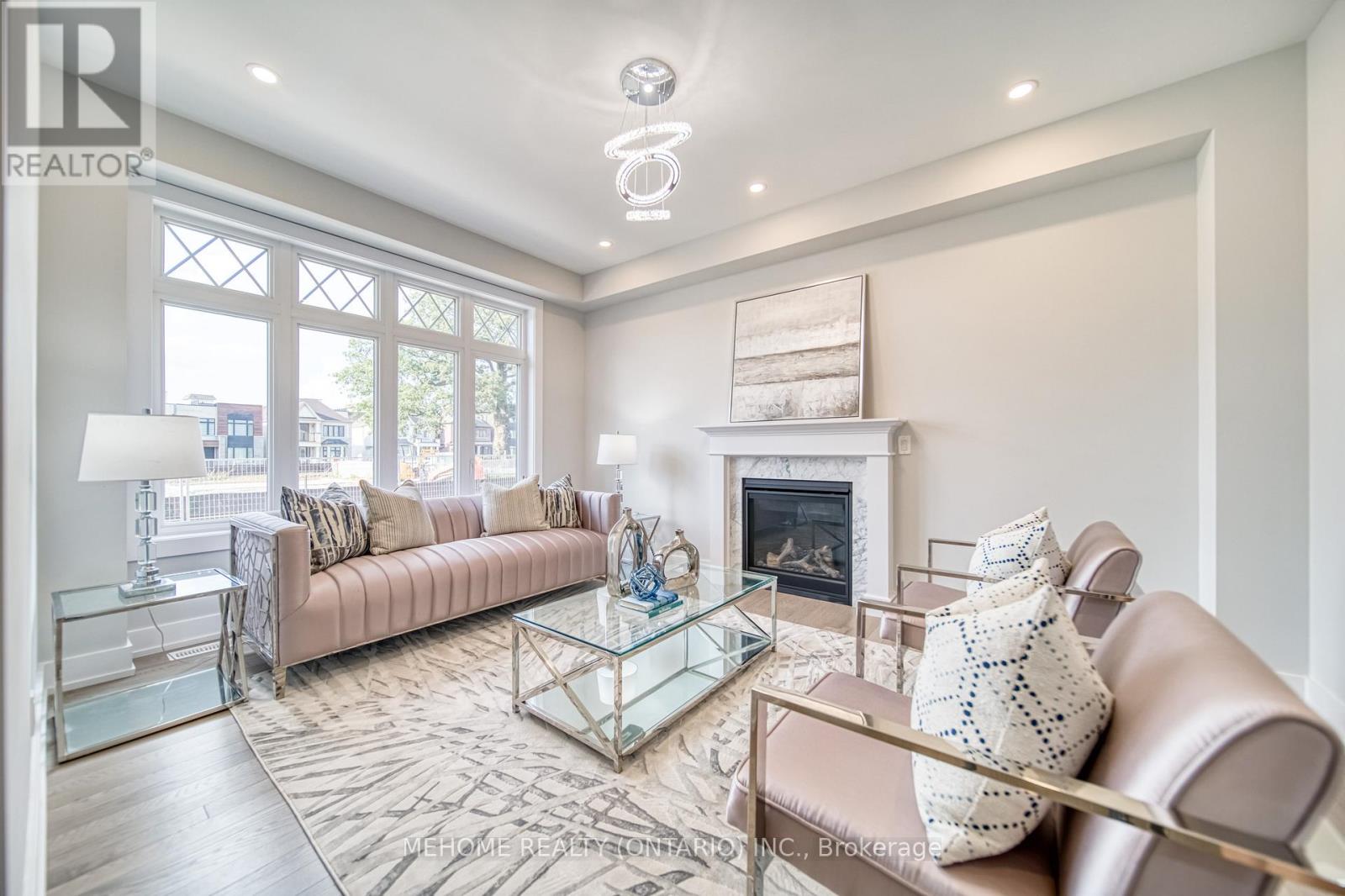 4 Pevensey Lane N, Markham, Ontario  L6C 1N6 - Photo 3 - N12664808