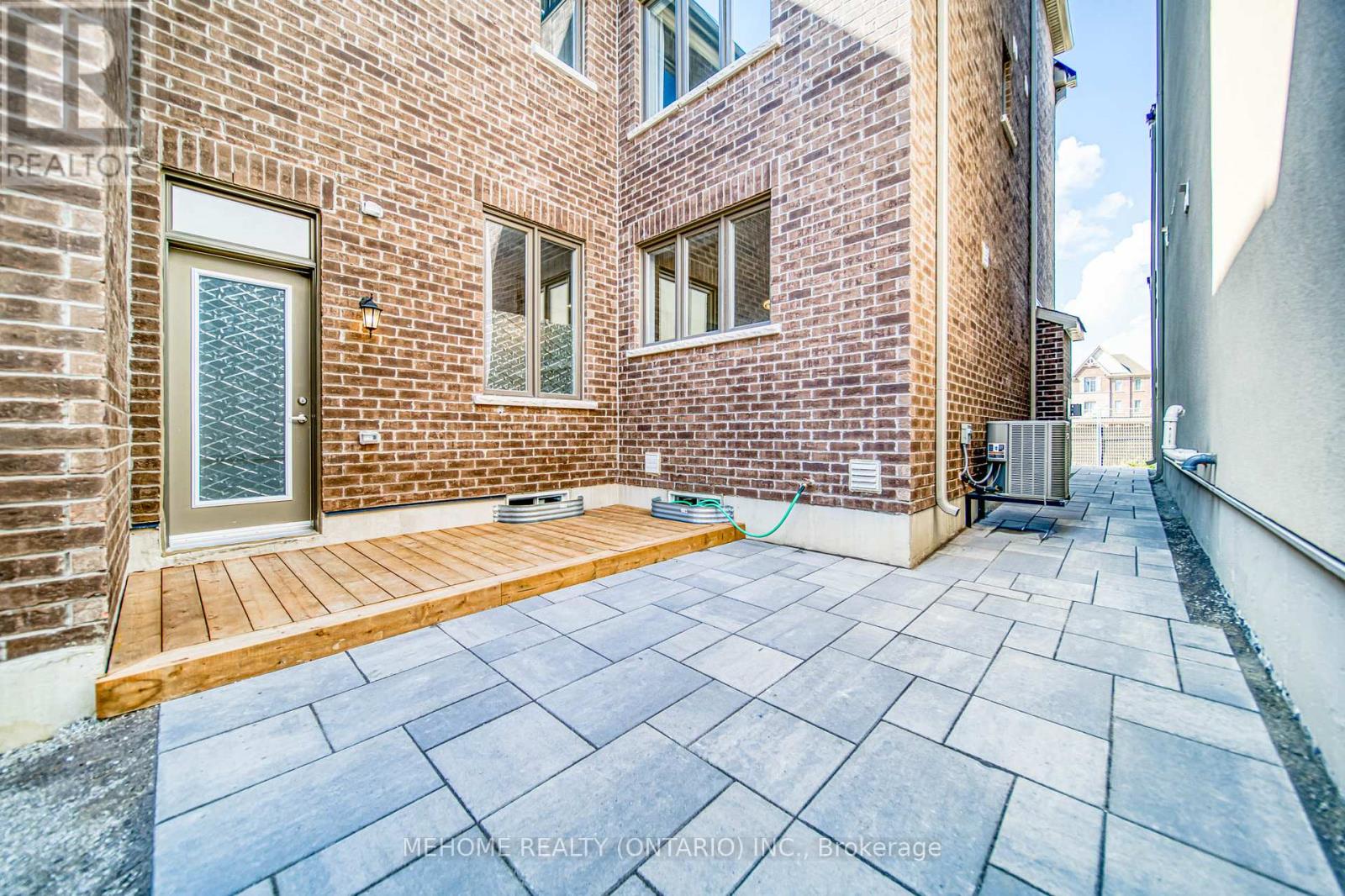 4 Pevensey Lane N, Markham, Ontario  L6C 1N6 - Photo 36 - N12664808