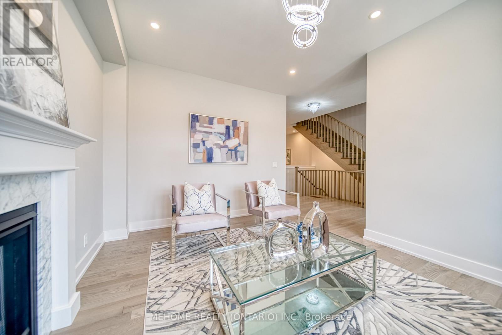 4 Pevensey Lane N, Markham, Ontario  L6C 1N6 - Photo 4 - N12664808