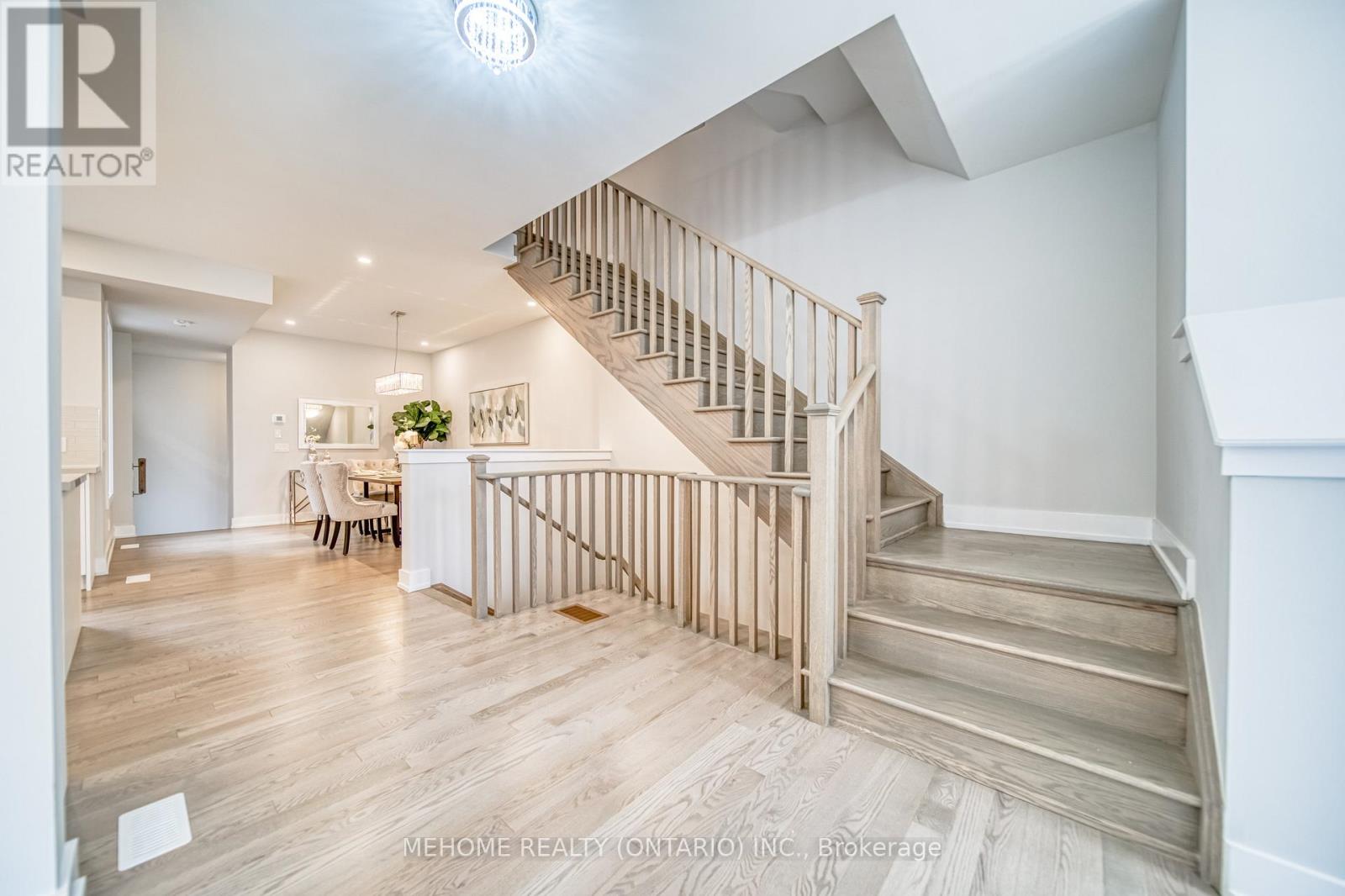 4 Pevensey Lane N, Markham, Ontario  L6C 1N6 - Photo 6 - N12664808