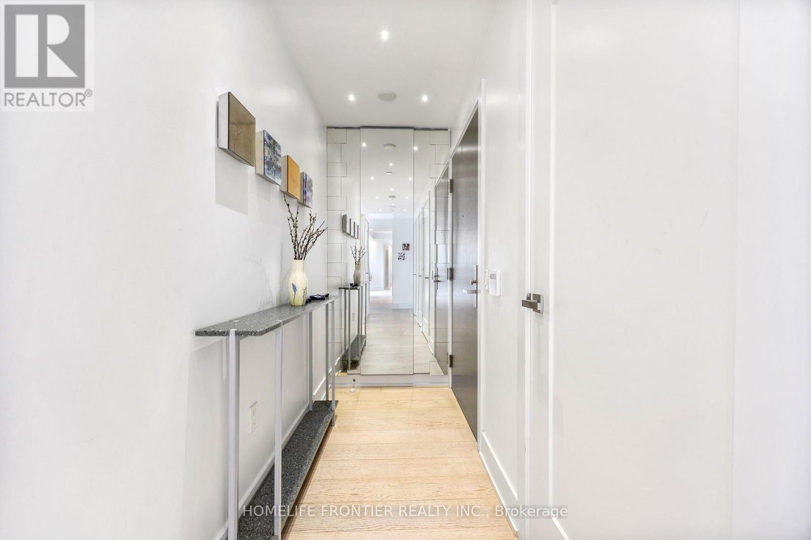 401 - 6 Jackes Avenue, Toronto, Ontario  M4T 0A5 - Photo 4 - C12664466