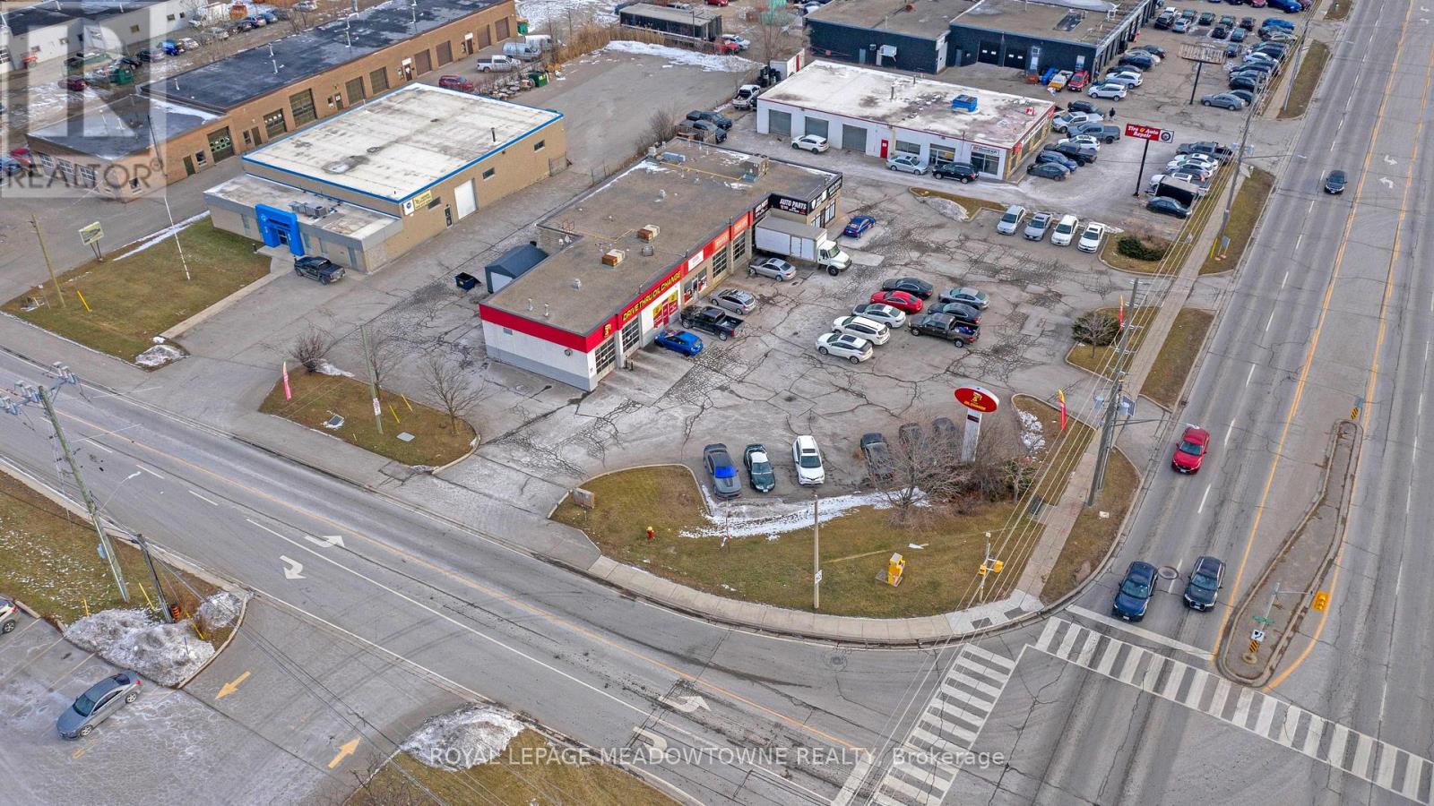 341 Guelph Street, Halton Hills, Ontario  L7G 4B6 - Photo 2 - W12664814