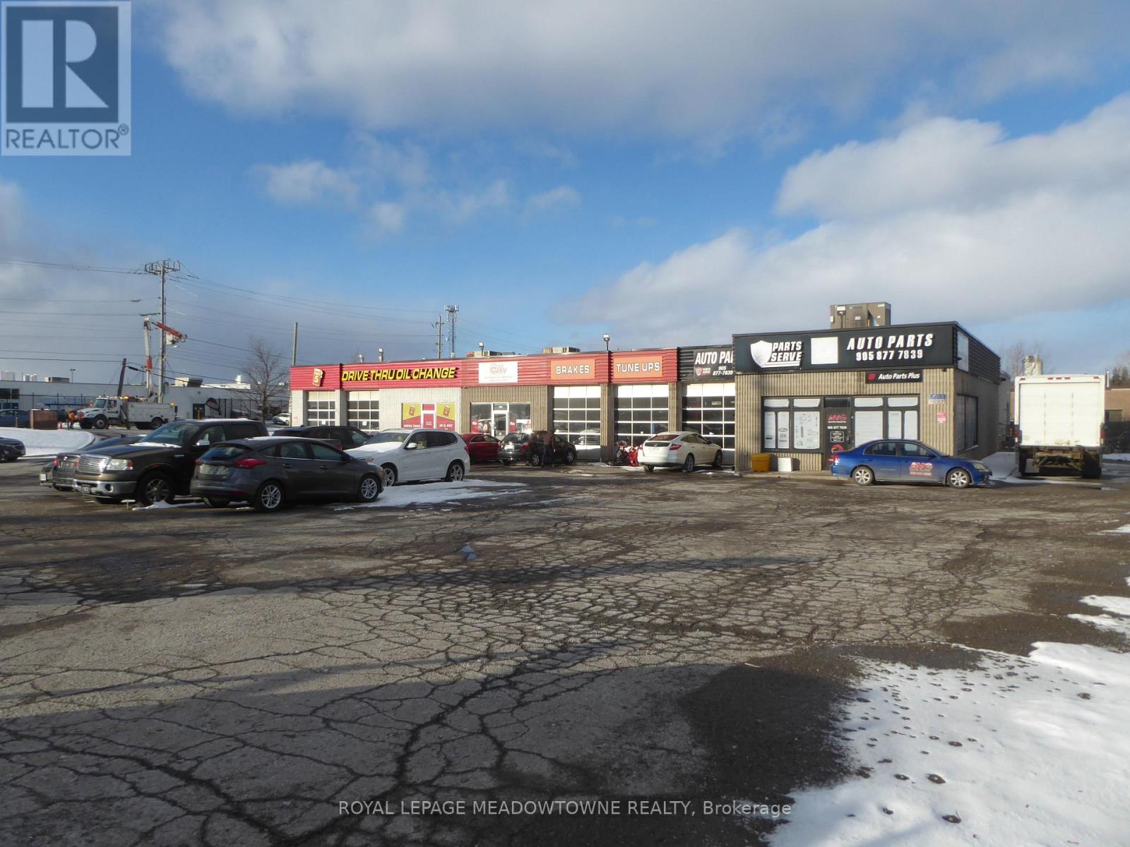 341 Guelph Street, Halton Hills, Ontario  L7G 4B6 - Photo 6 - W12664814