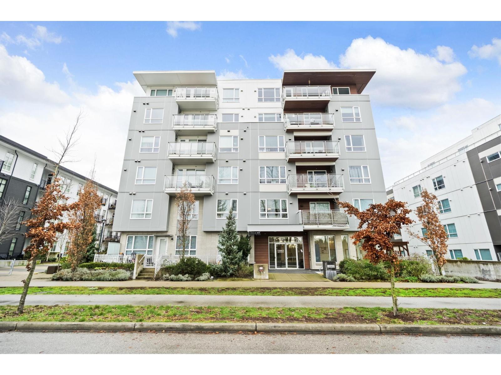 623 13963 105 Boulevard, Surrey, British Columbia  V3T 0M9 - Photo 1 - R3075927