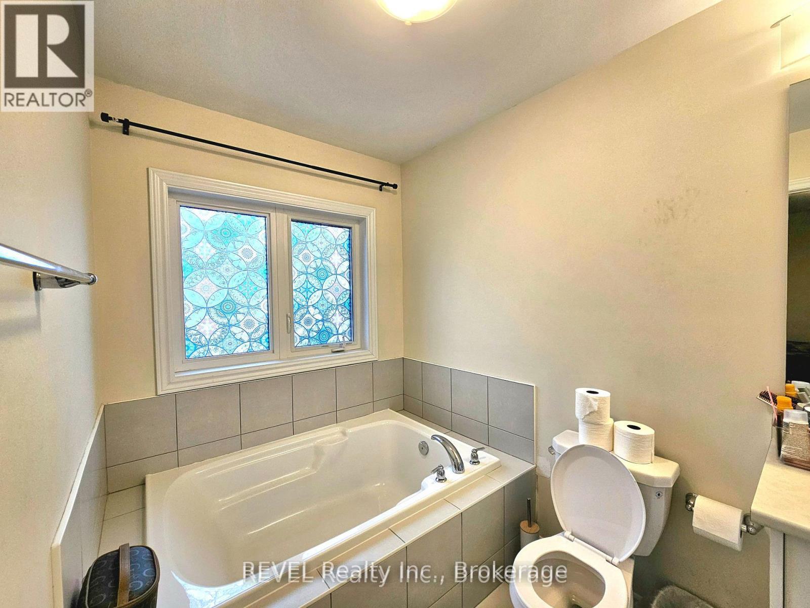 Upper - 16 Concord Drive, Thorold, Ontario  L2V 0K9 - Photo 16 - X12664886