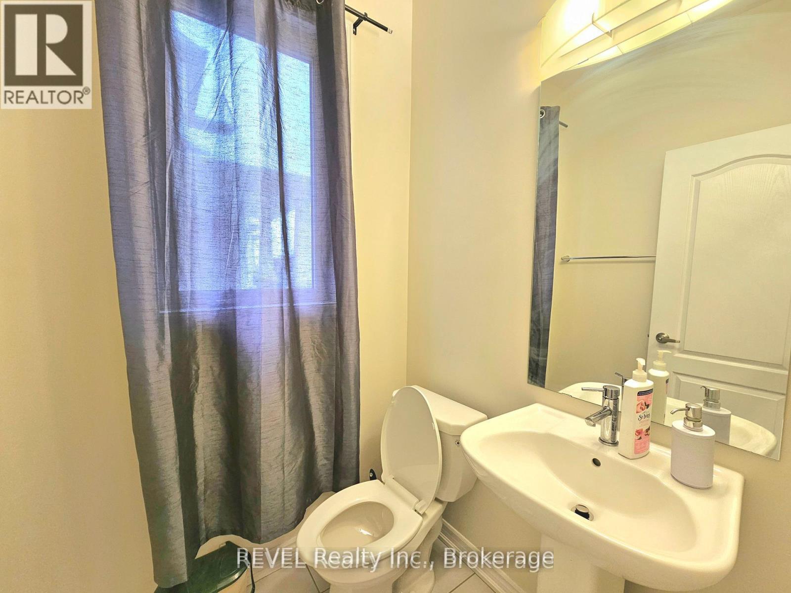 Upper - 16 Concord Drive, Thorold, Ontario  L2V 0K9 - Photo 3 - X12664886