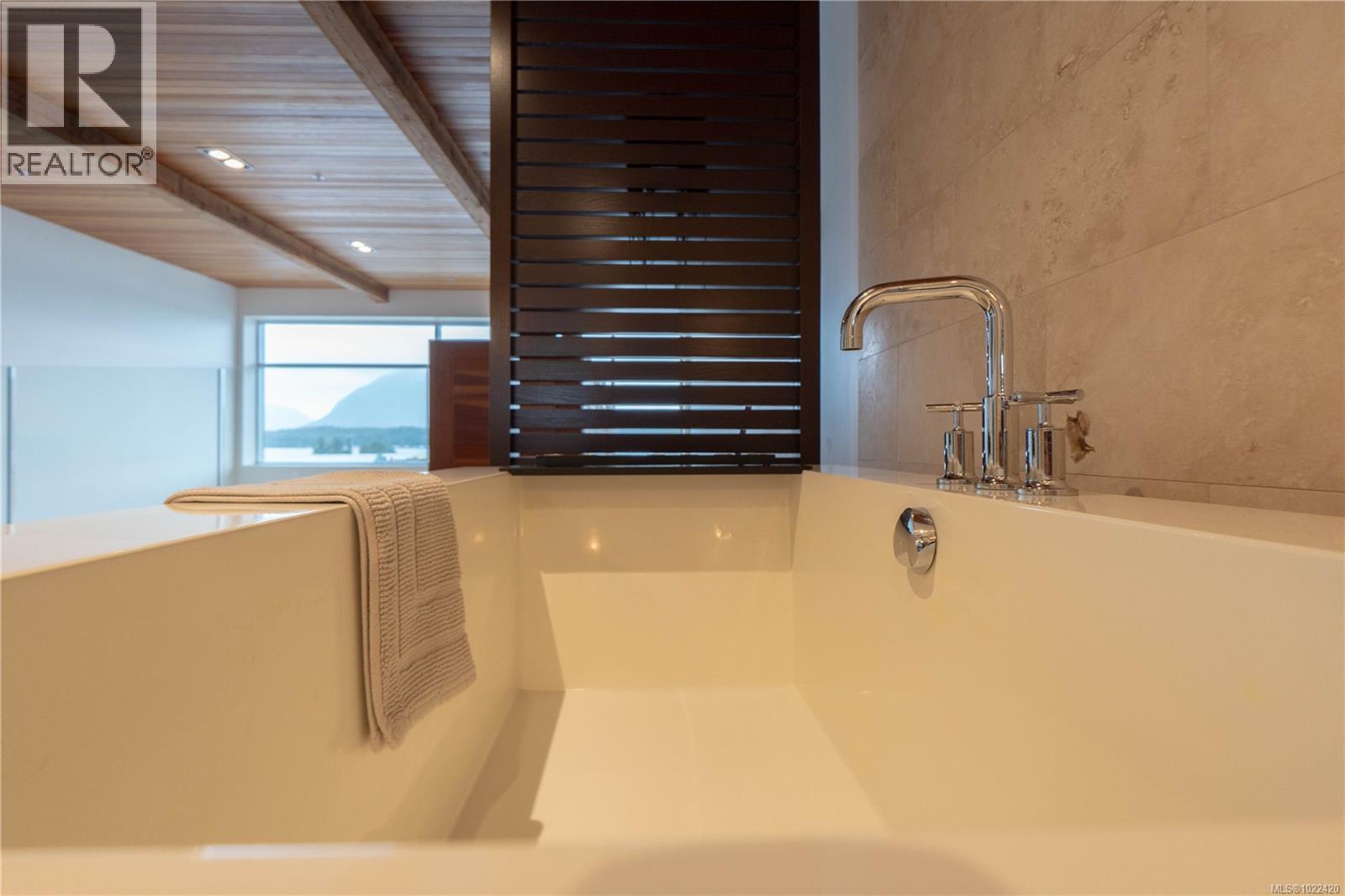 304 368 Main St, Tofino, British Columbia V0R 2Z0 - Photo 34 - 1022420