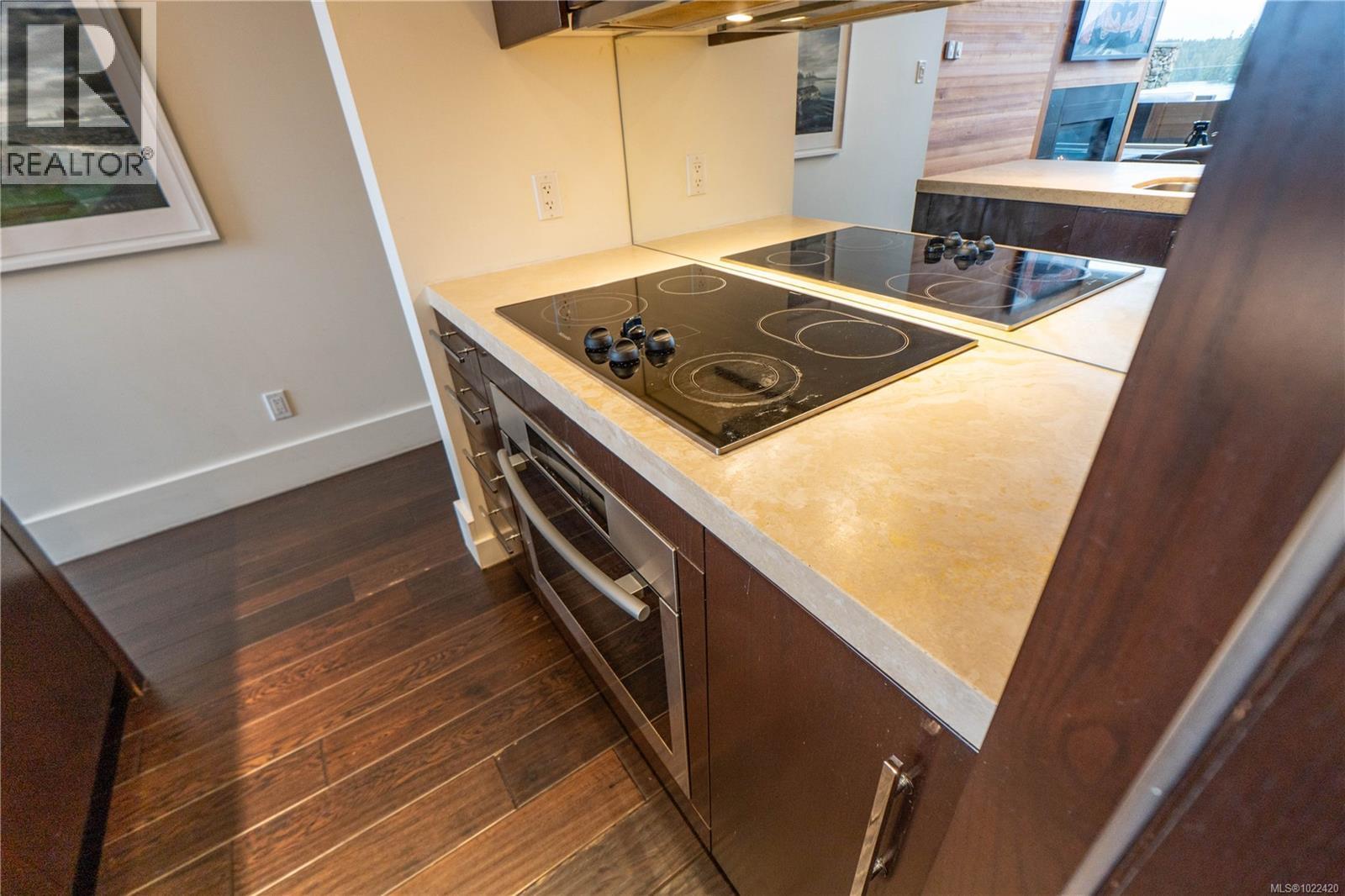 304 368 Main St, Tofino, British Columbia V0R 2Z0 - Photo 16 - 1022420